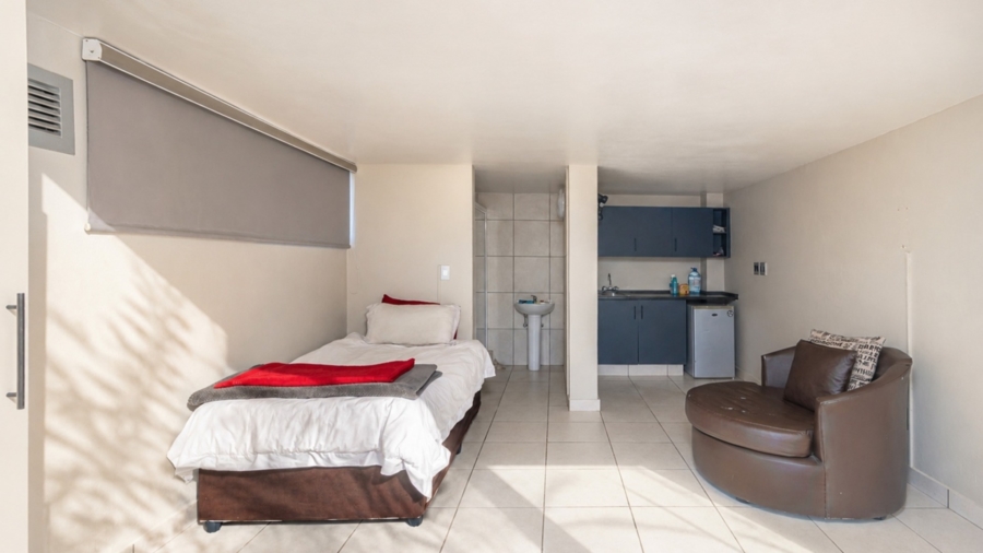 8 Bedroom Property for Sale in Birdwood Estate North West
